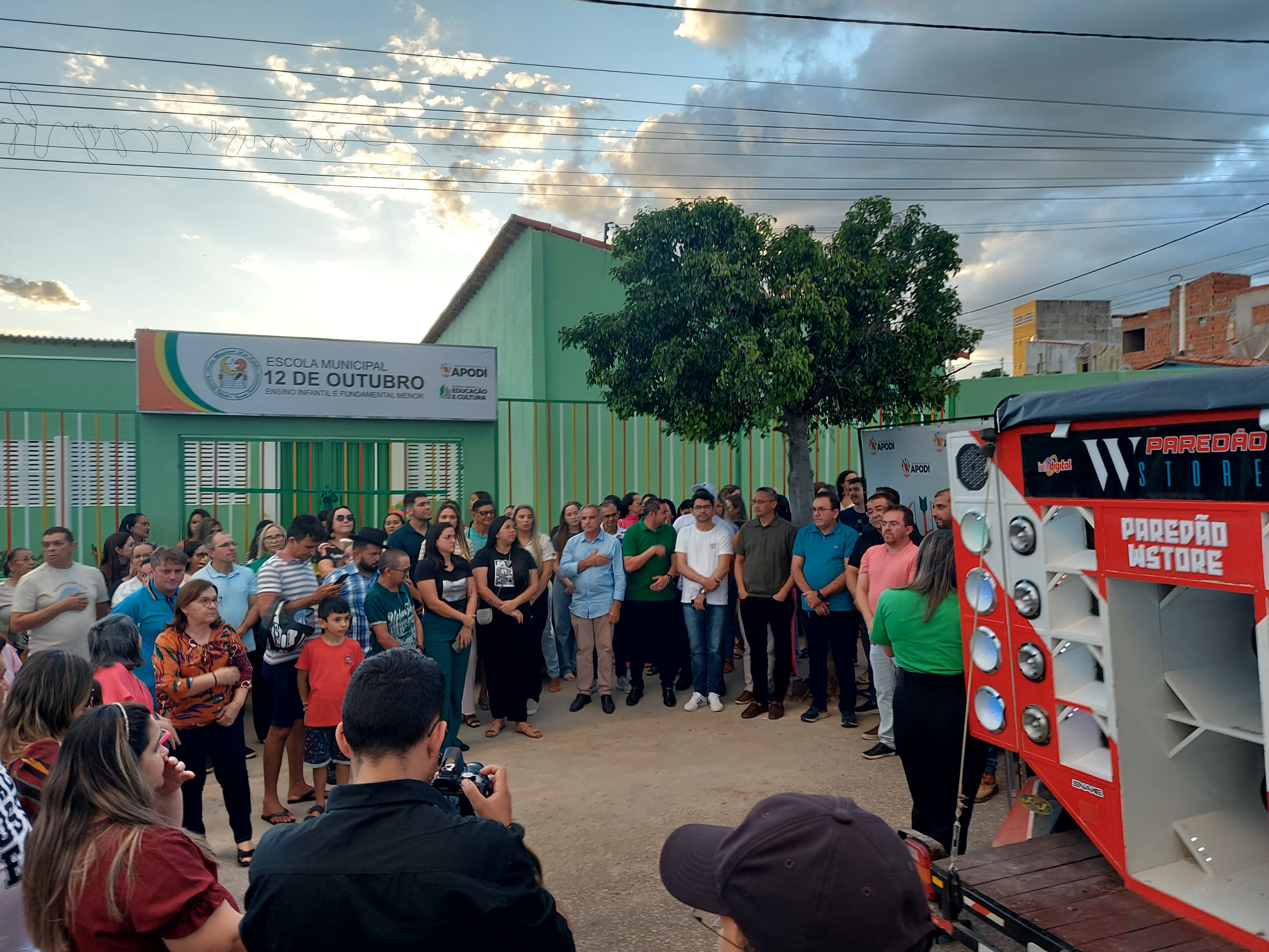 Inauguração da Escola 12 de Outubro 2.jpeg