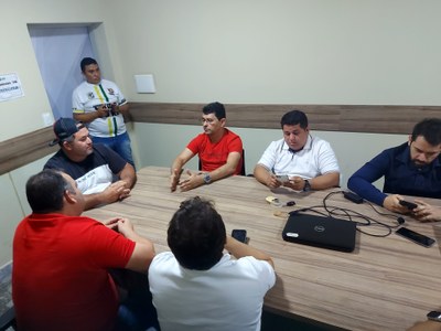 Reunião com o secretário de saúde na sala das comissões2.jpeg