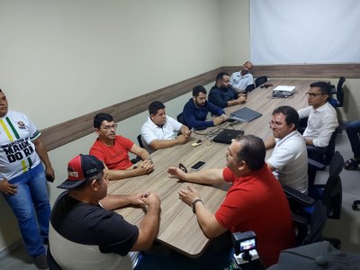 Reunião com o secretário de saúde na sala das comissões3.jpeg