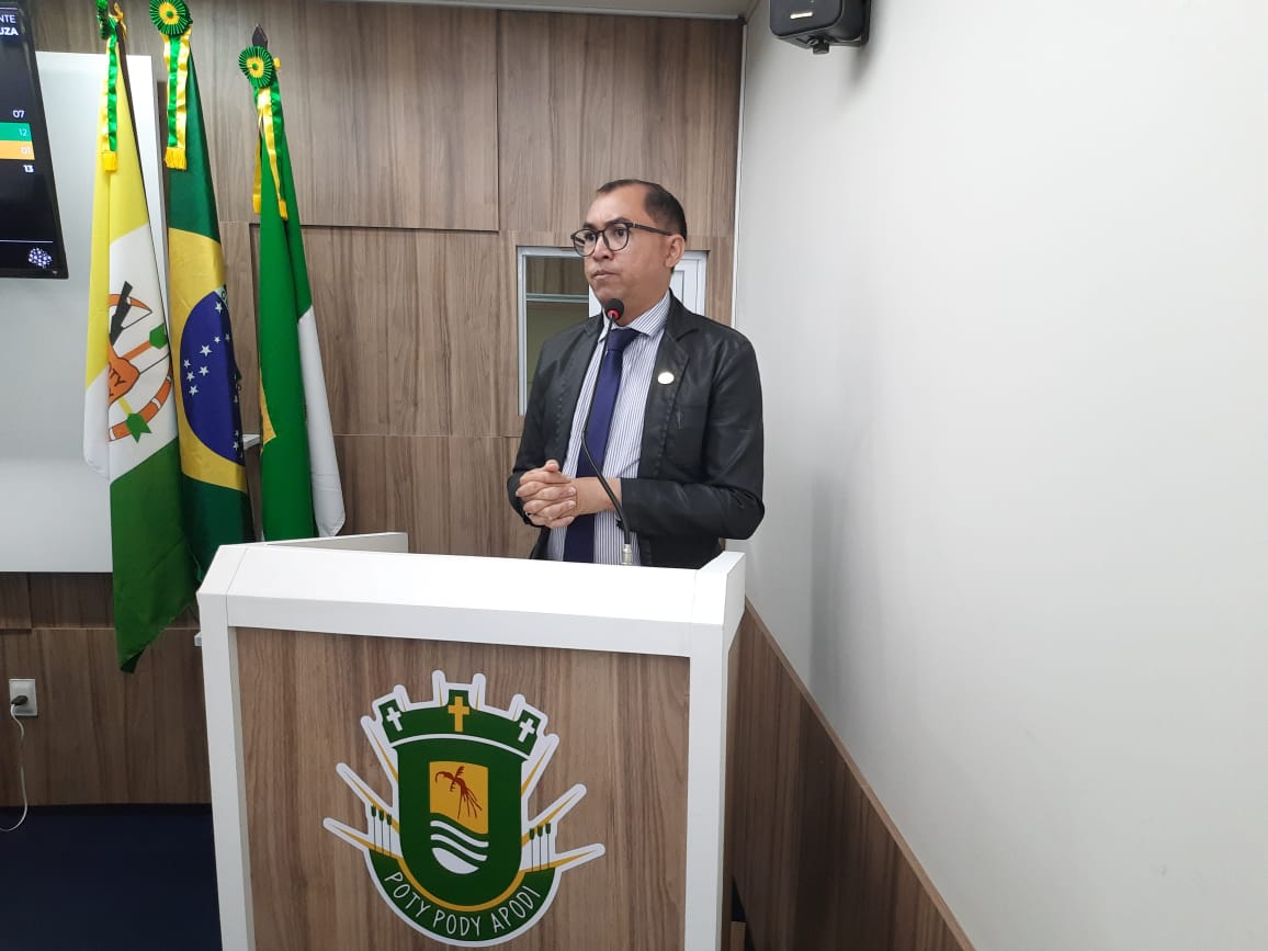 Charton Rêgo se posiciona contrário ao colega parlamentar