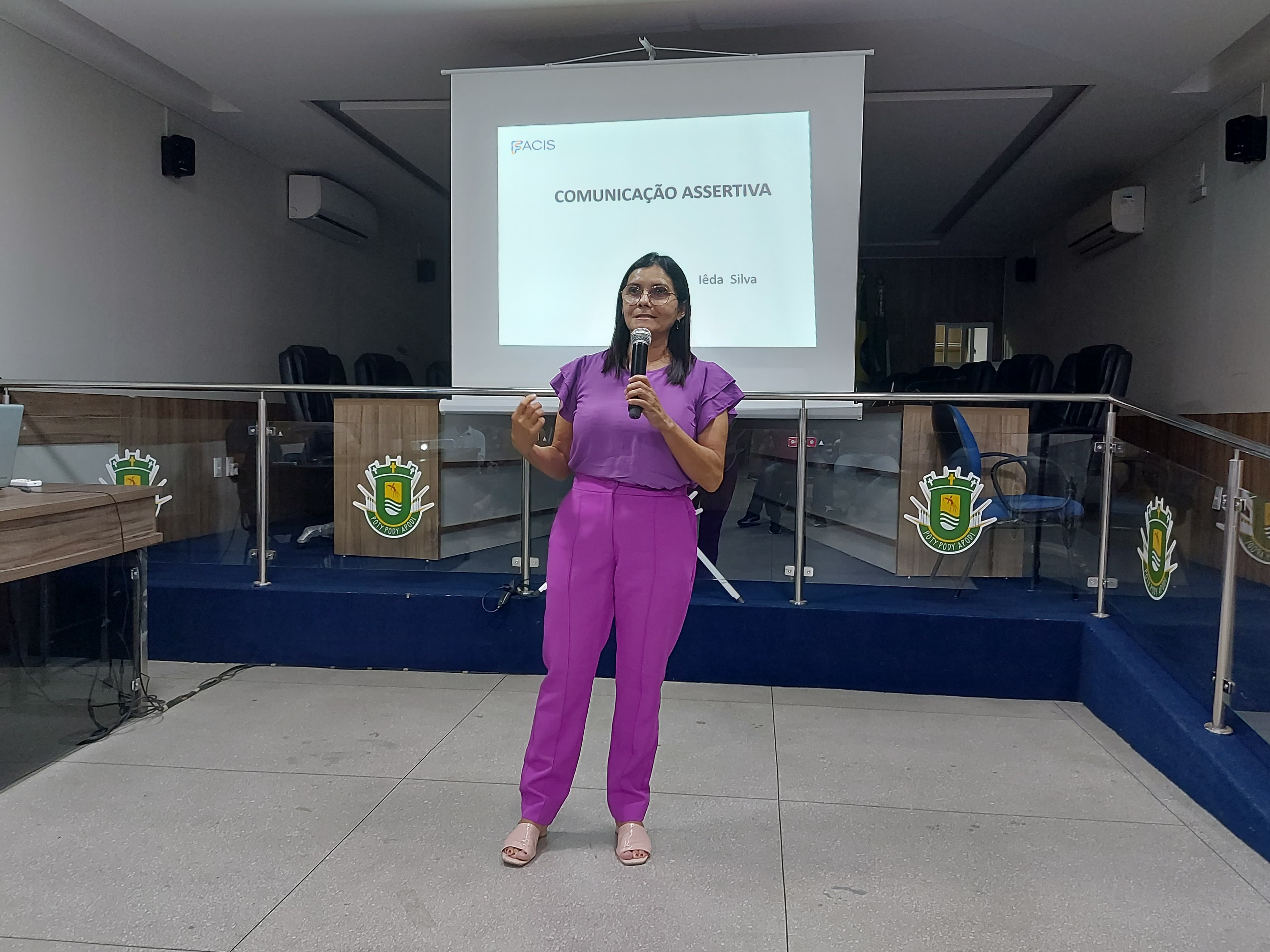 Escola do Legislativo promoveu na noite dessa 4ª-feira, palestra sobre comunicação assertiva